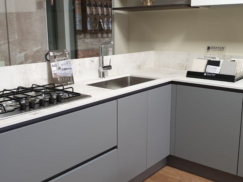 Cucina Con Lavandino Angolare.Cucina Grigio Design Ad Angolo Fenix Berloni Cucine In Offerta Outlet