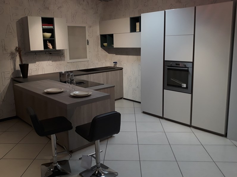 Cucine Con Isola Lube.Cucina Lube Cucine Con Penisola Immagina Plus Scontata