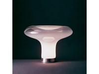 Lampada Artemide Da Tavolo.Lampada Da Tavolo Artemide Lampada Lesbo Bianco Con Forte Sconto